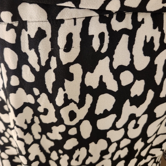 Elegant Black and White Calvin Klein Wrap Dress Size 8 - Picture 9 of 10